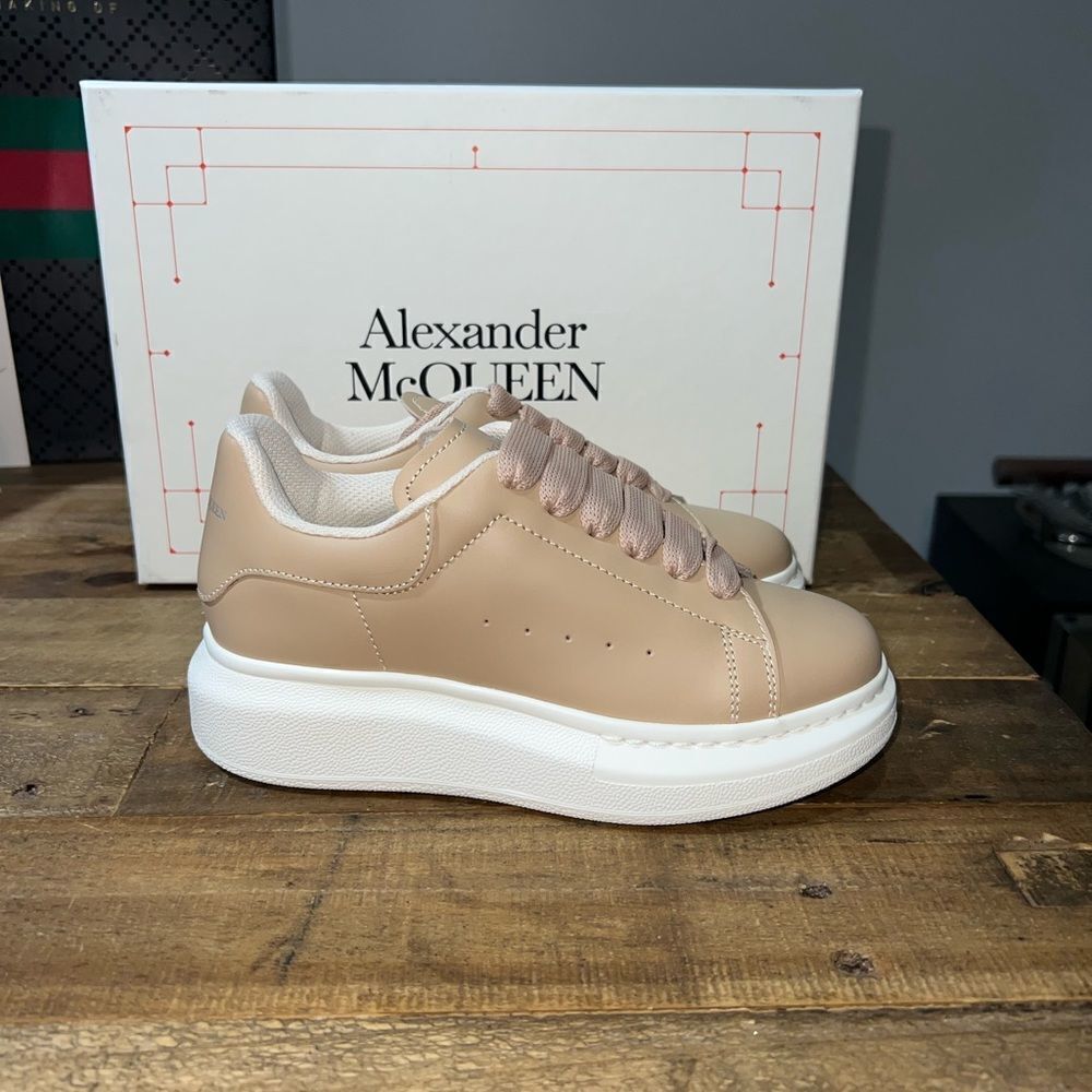 Alexander McQueen Oversized Sneakers - Picture 2 of 9